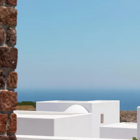وأجنحة أسترو بالاس ثيرا